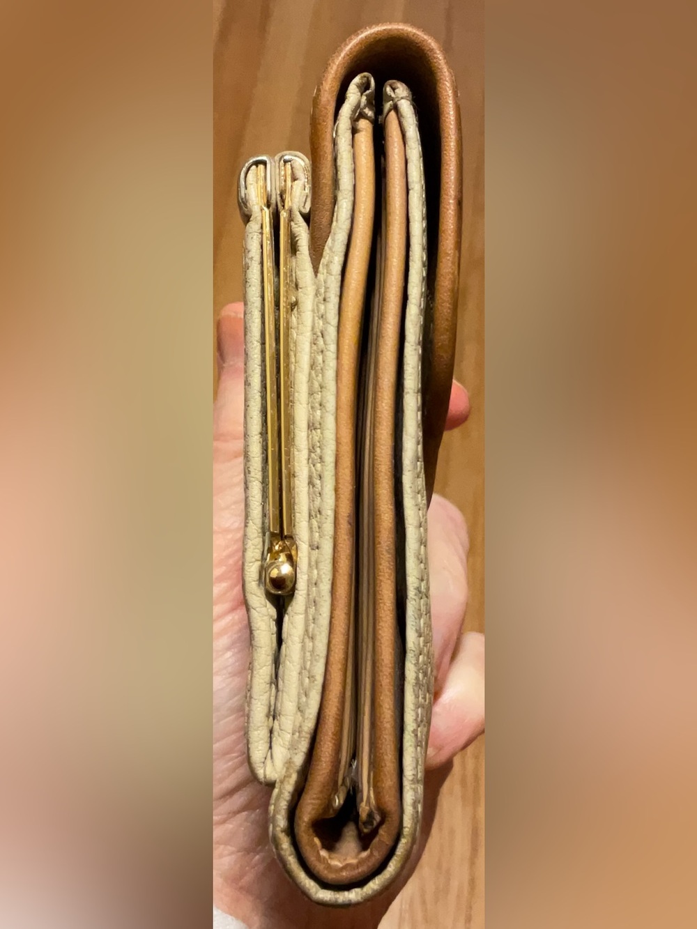 DOONEY & BOURKE  VTG  Kisslock Pebbled Leather Wallet - Picture 6 of 10